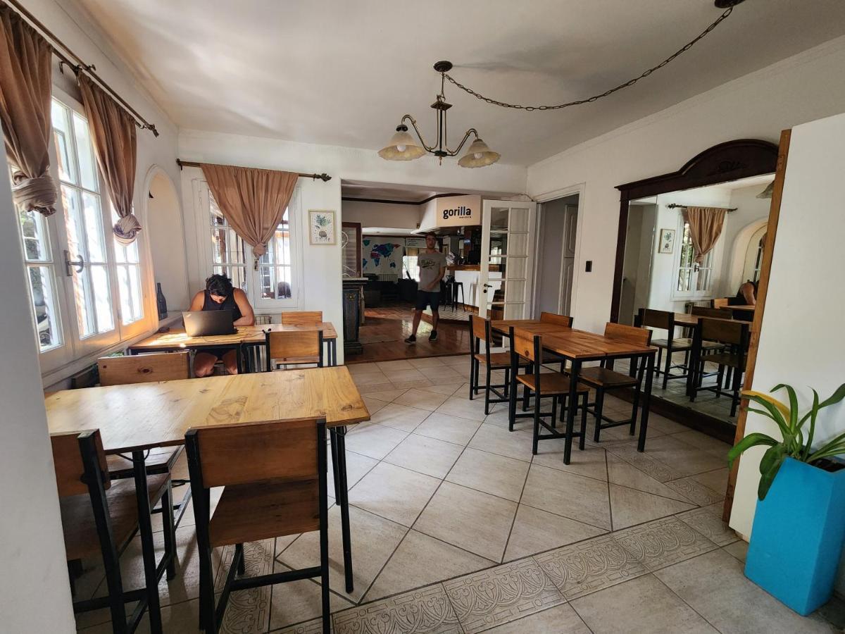 Gorilla Hostel Мендоса Экстерьер фото
