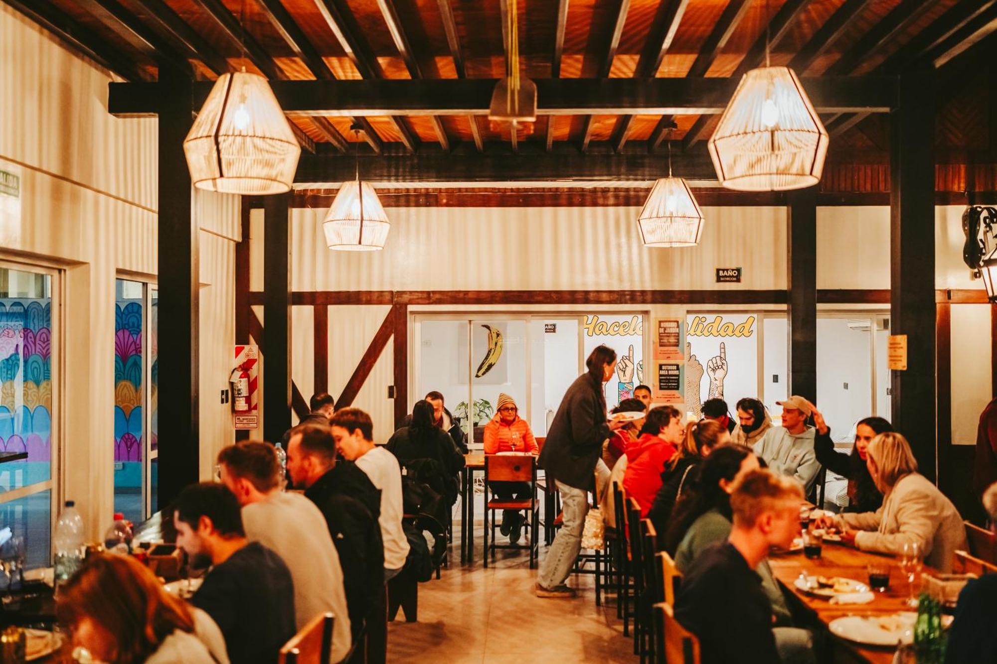 Gorilla Hostel Мендоса Экстерьер фото