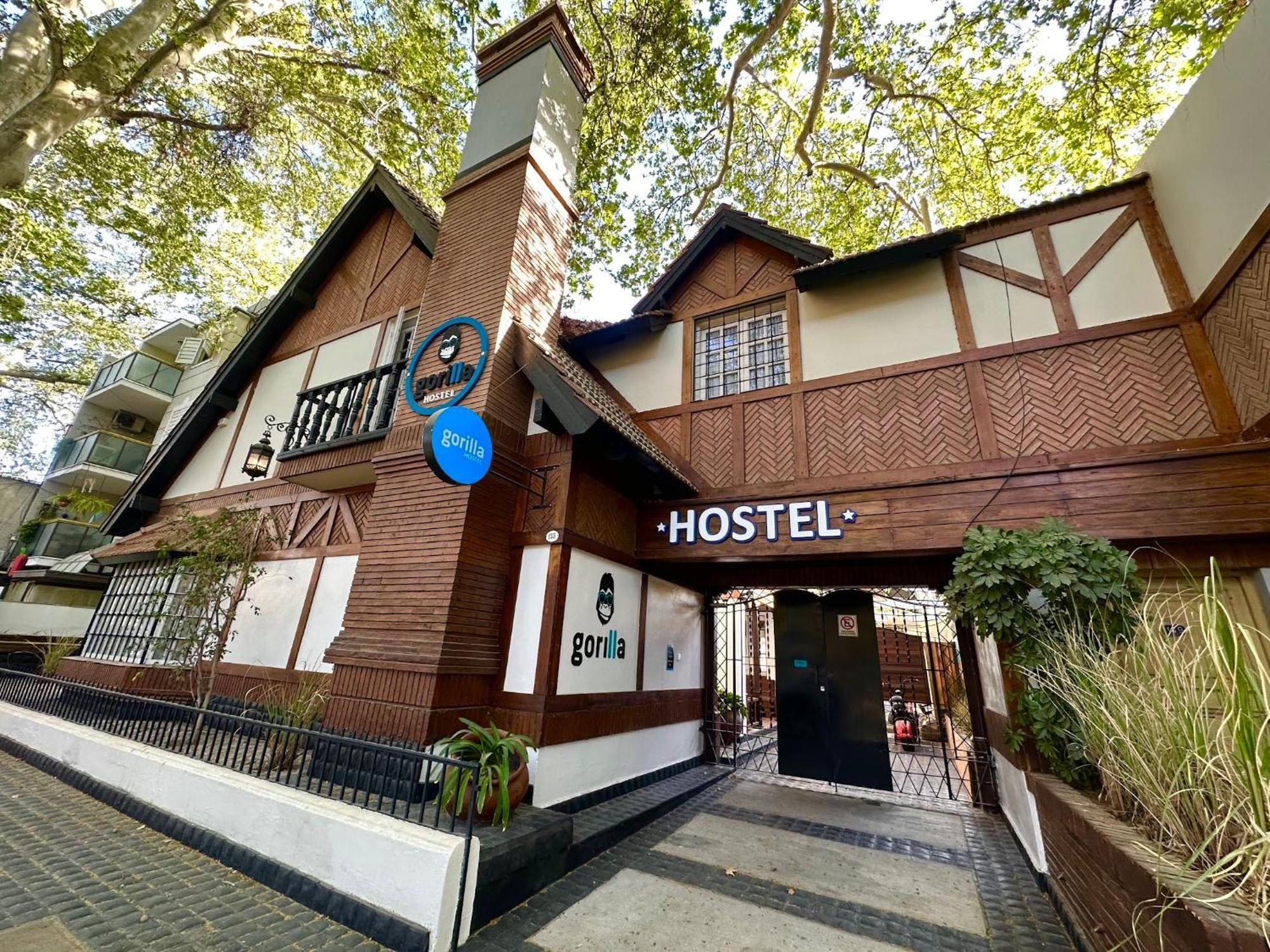 Gorilla Hostel Мендоса Экстерьер фото