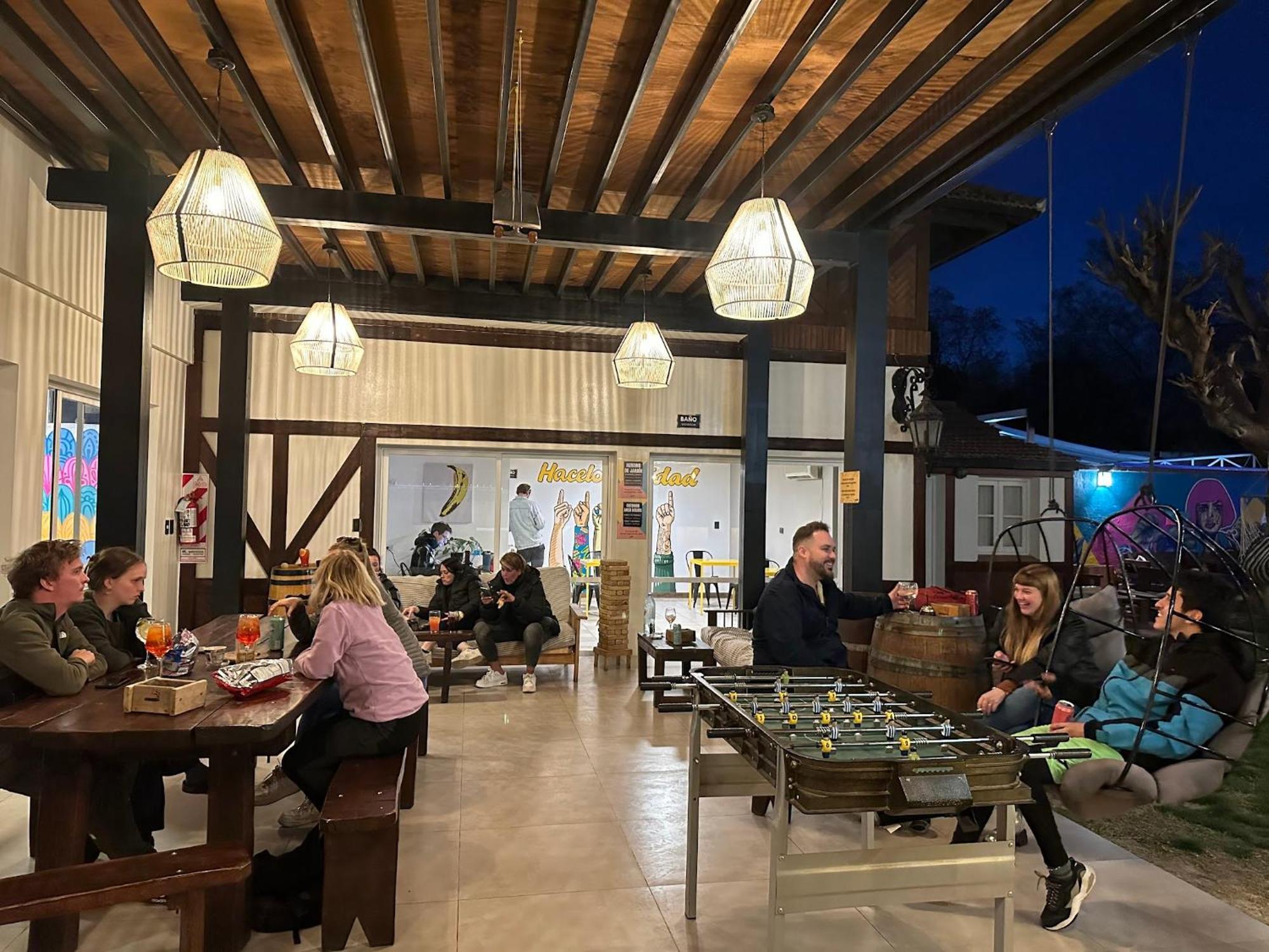 Gorilla Hostel Мендоса Экстерьер фото