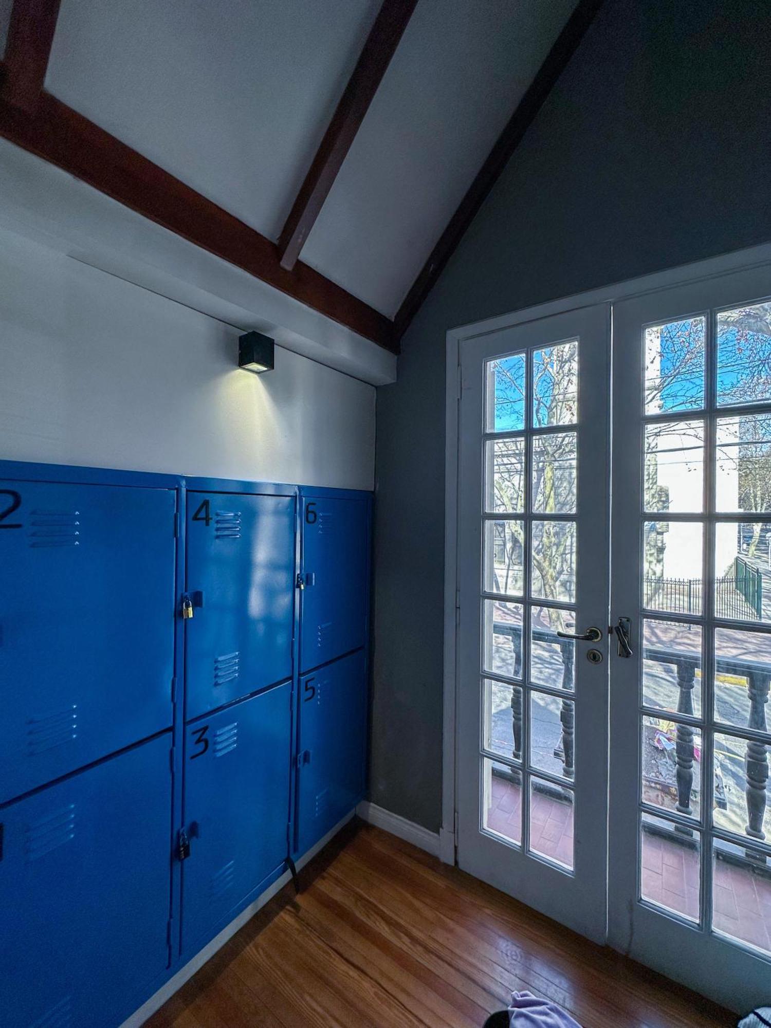 Gorilla Hostel Мендоса Экстерьер фото