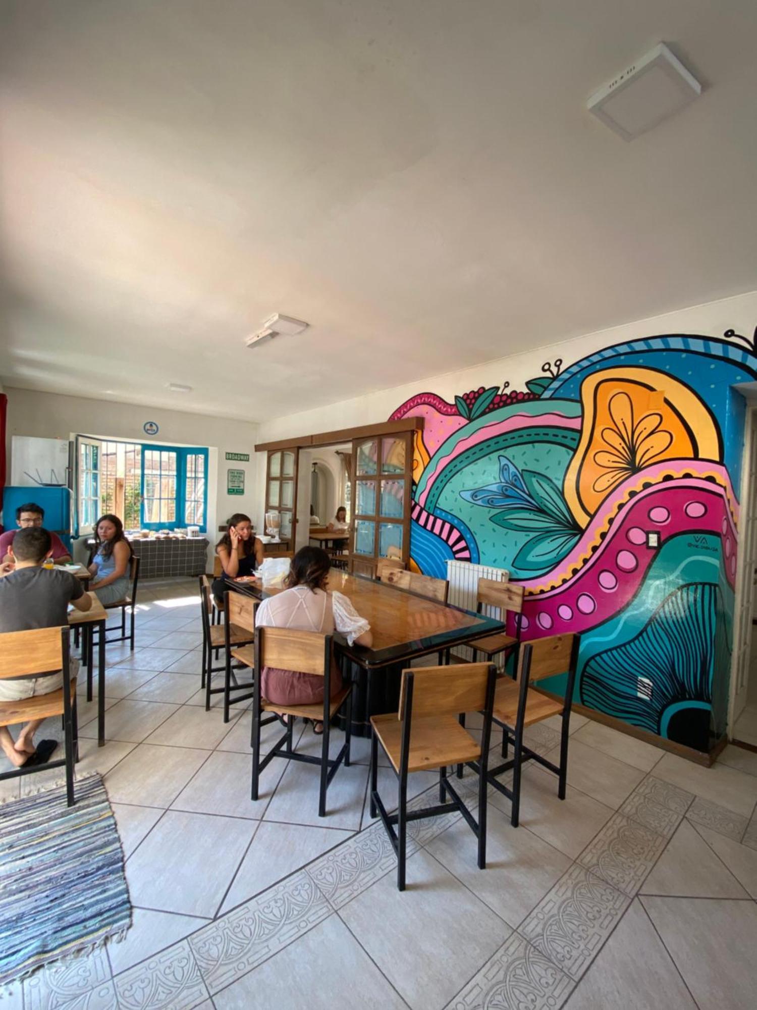 Gorilla Hostel Мендоса Экстерьер фото