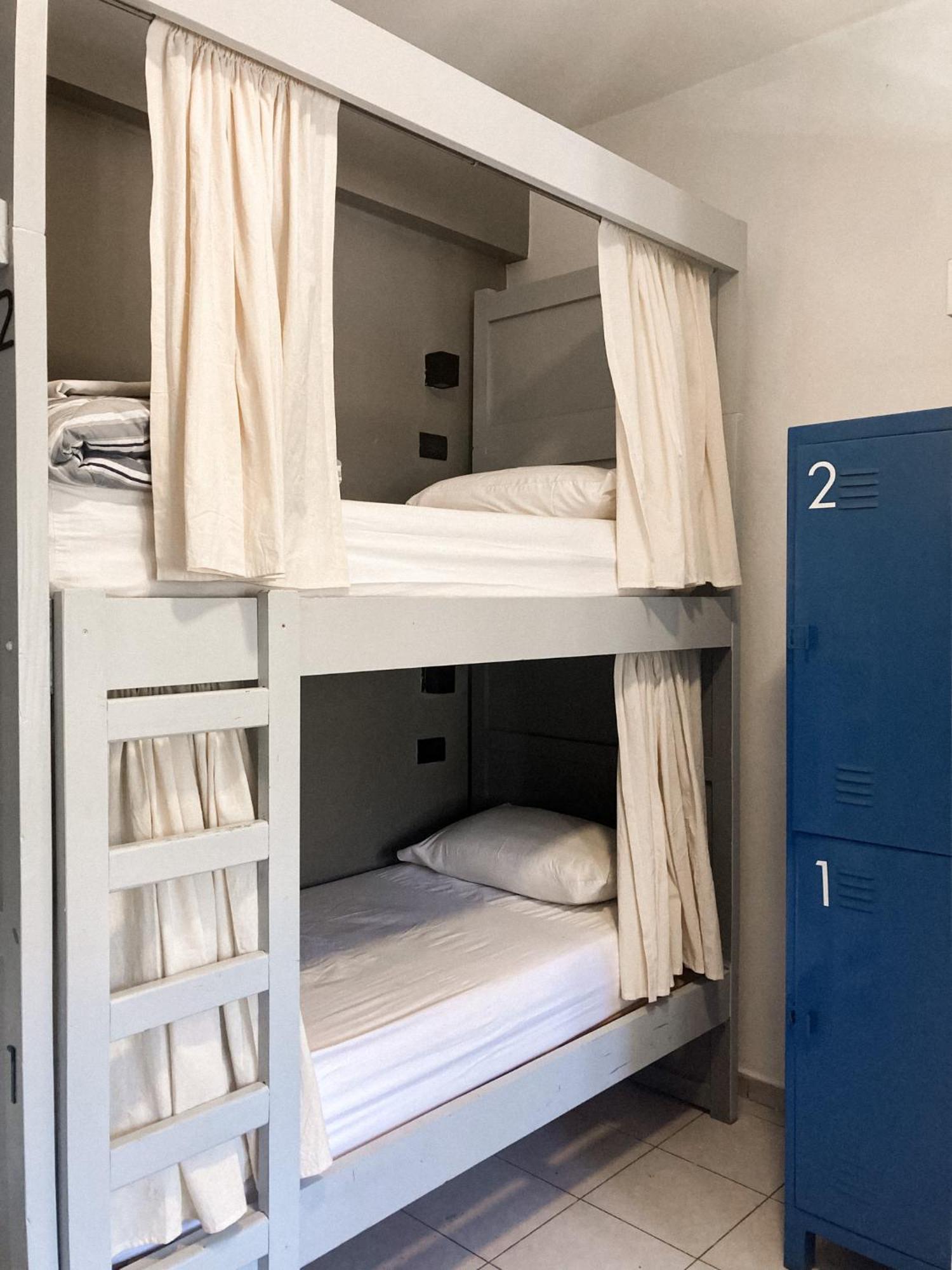 Gorilla Hostel Мендоса Экстерьер фото