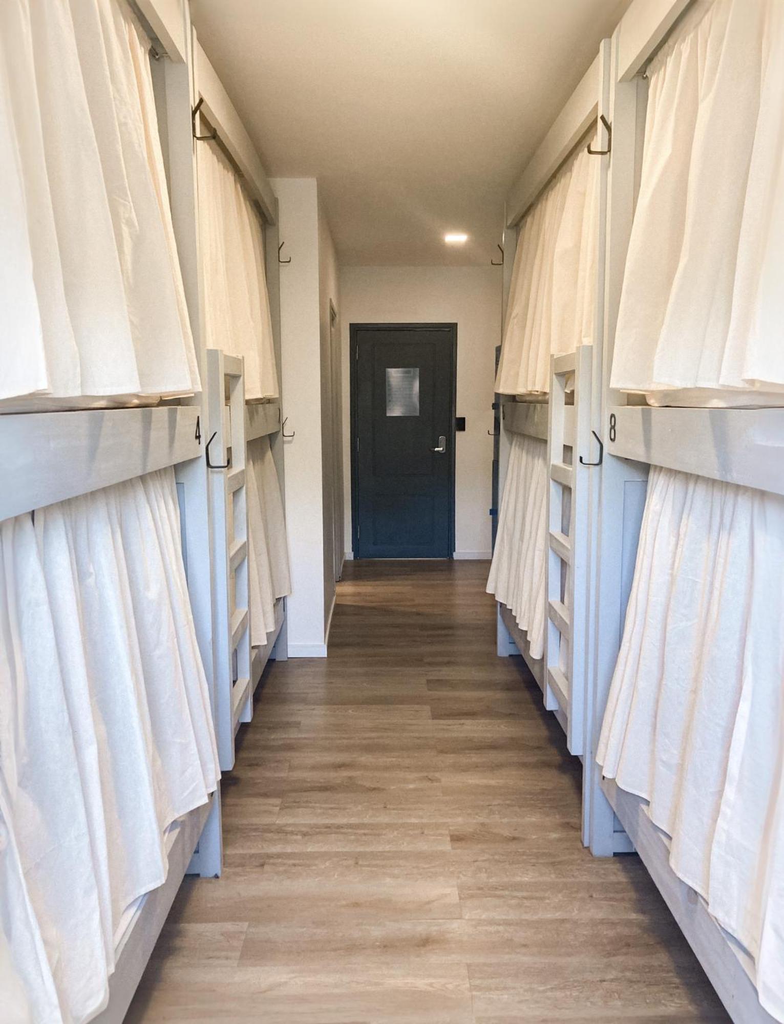 Gorilla Hostel Мендоса Экстерьер фото