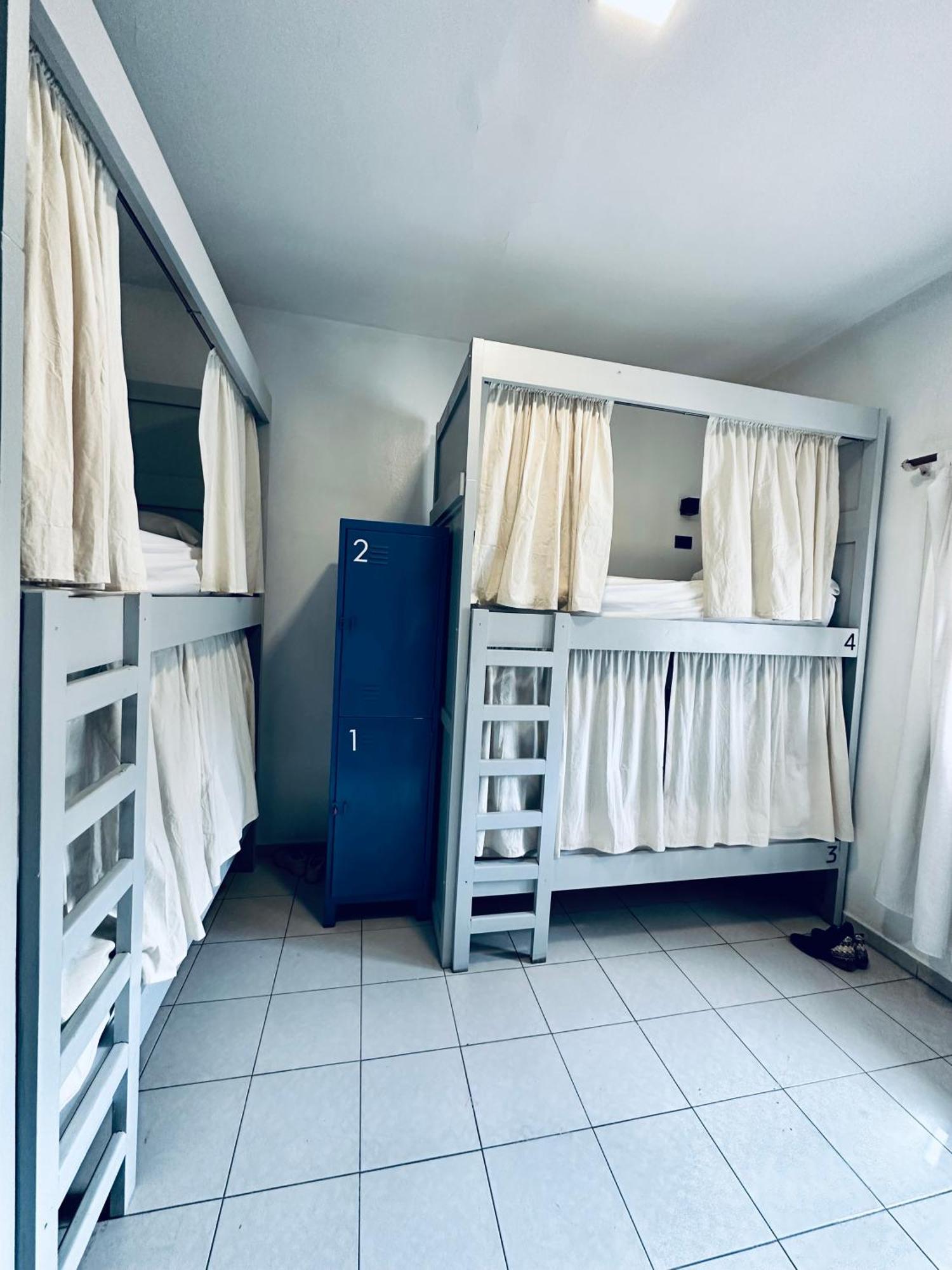 Gorilla Hostel Мендоса Номер фото