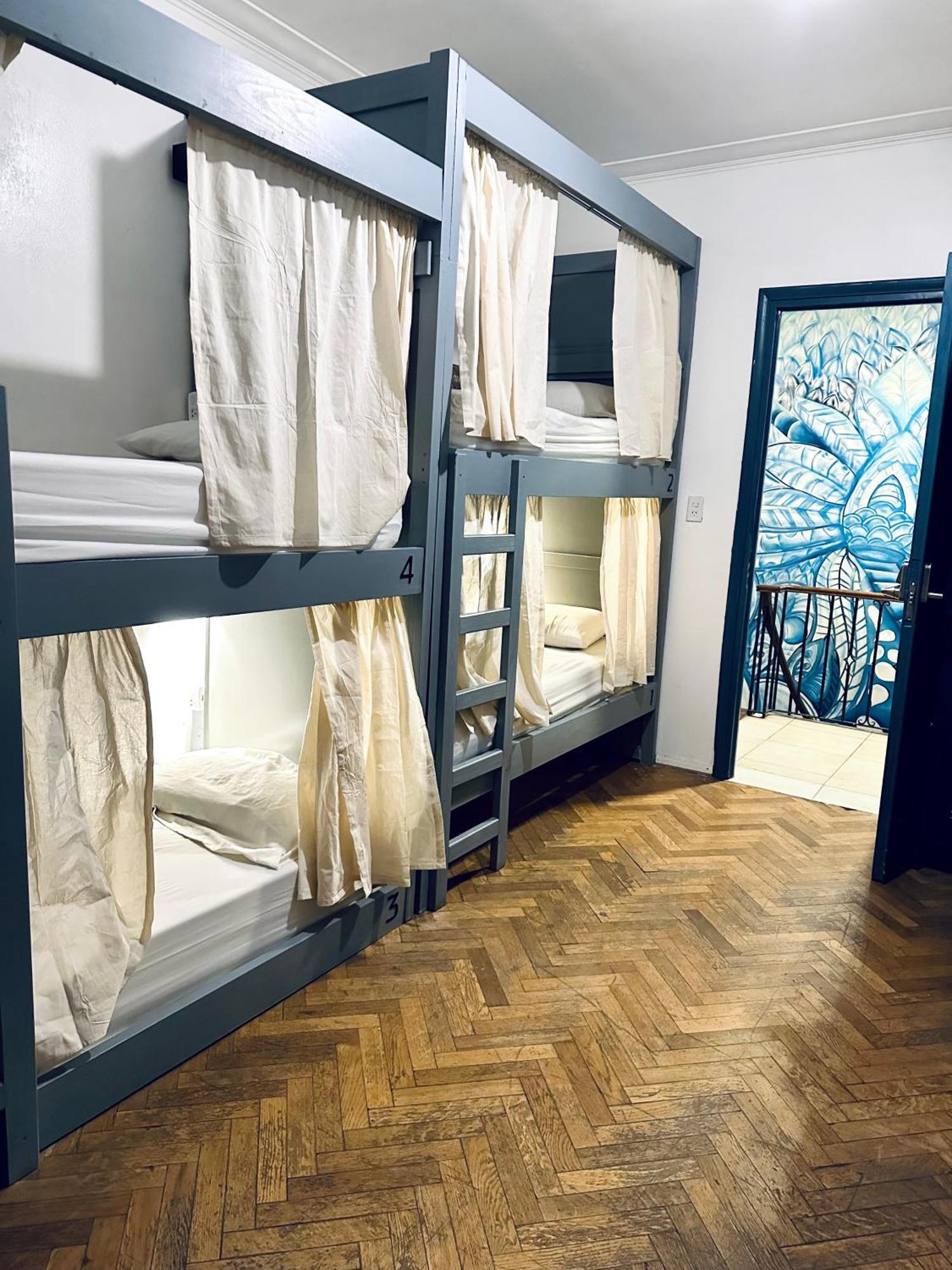 Gorilla Hostel Мендоса Экстерьер фото