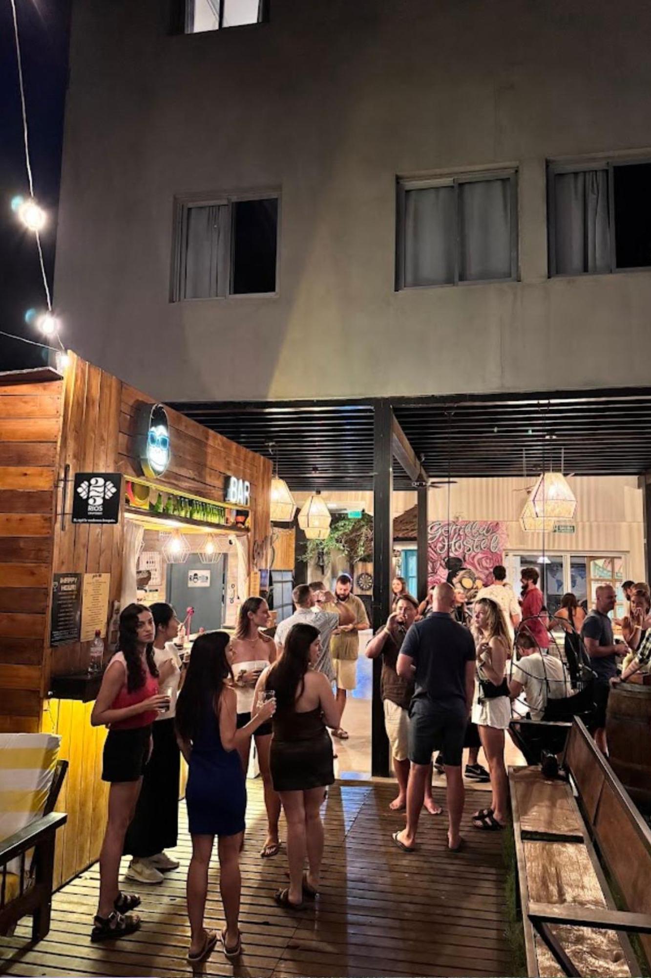 Gorilla Hostel Мендоса Экстерьер фото