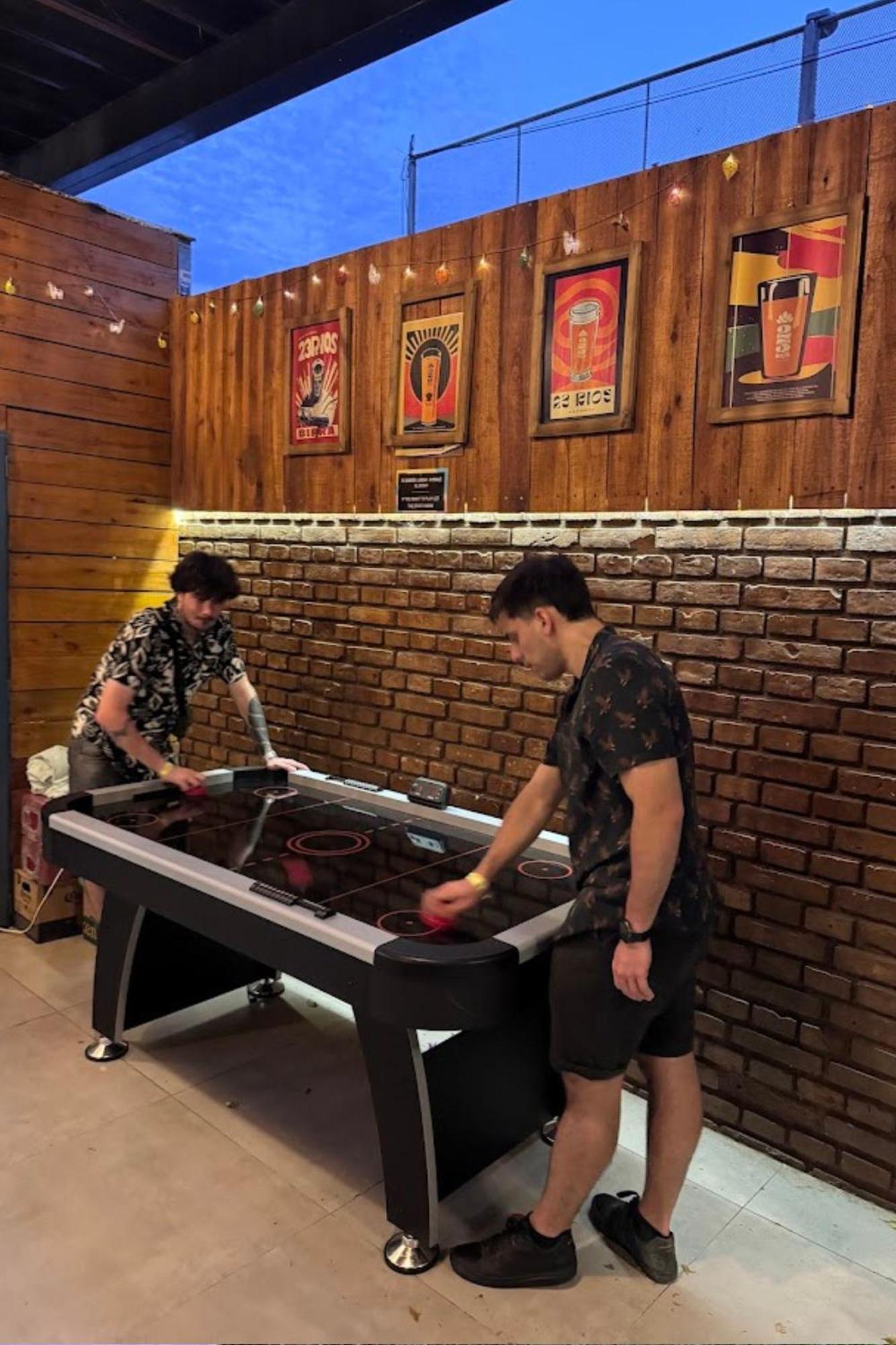 Gorilla Hostel Мендоса Экстерьер фото